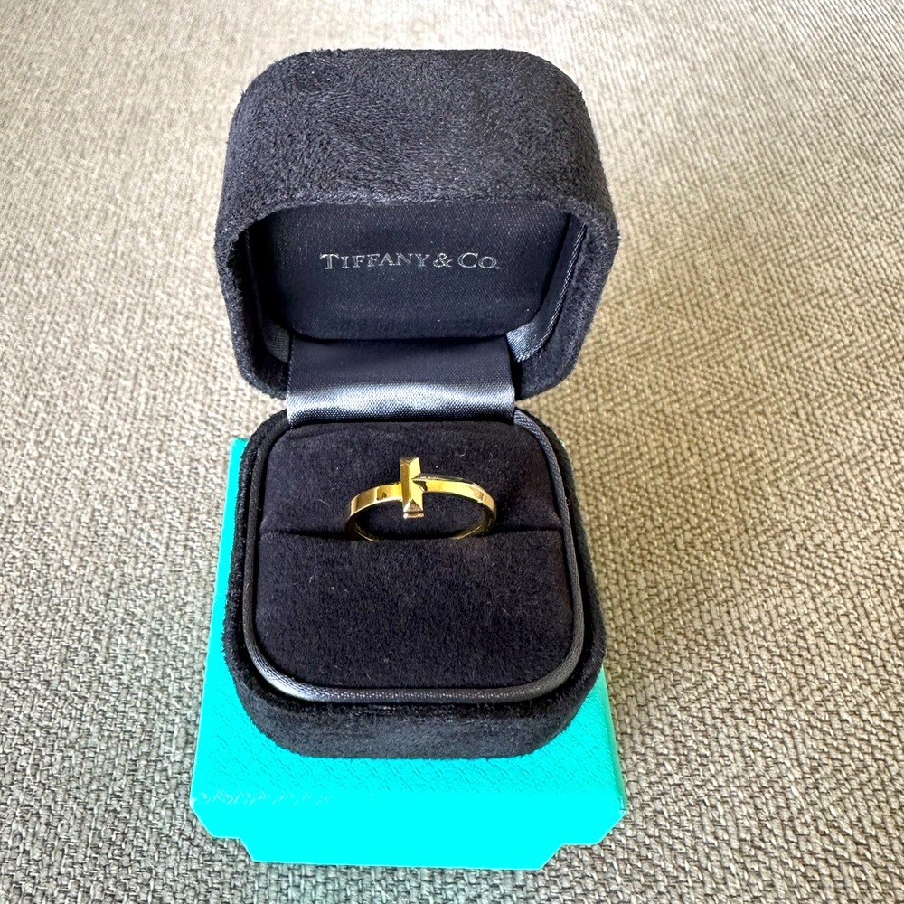 Tiffany & Co, Tiffany T 1 ring in yellow gold, size 7